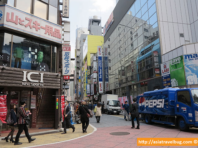 Shinjuku Back Street Alleys Don't Have Street Signs