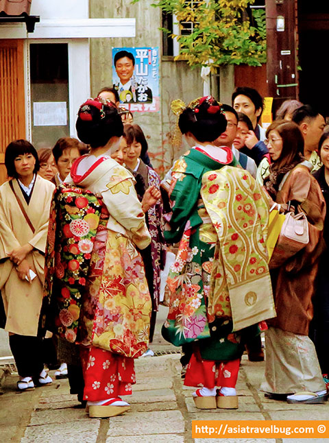 gion kyoto tourists in maiko costume